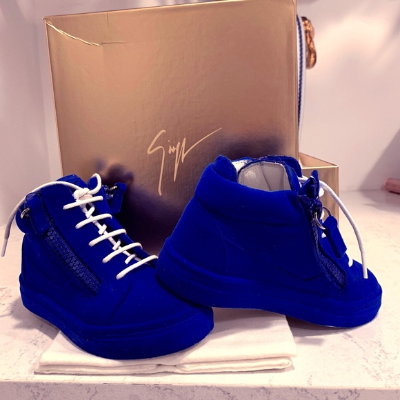 blue velvet giuseppe zanotti